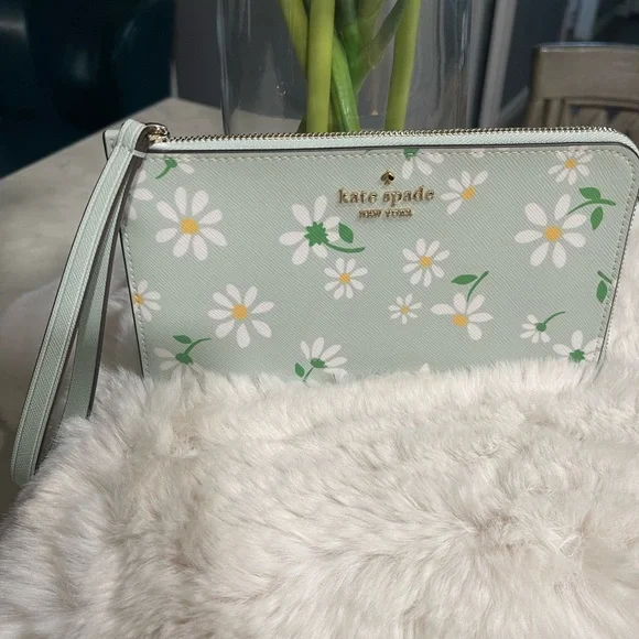 Kate Spade Lucy Day Tripper Daisy Medium L-Zip Wristlet - Picture 6 of 10